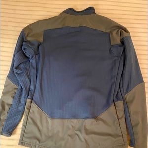 Patagonia athletic pullover jacket with warm lining.